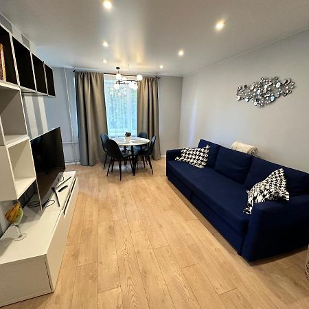 Parkside Escape: Stylish 1-Br Lägenhet Riga Exteriör bild