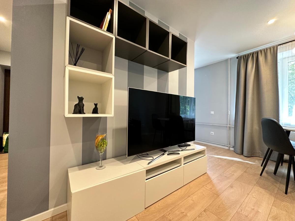 Parkside Escape: Stylish 1-Br Lägenhet Riga Exteriör bild