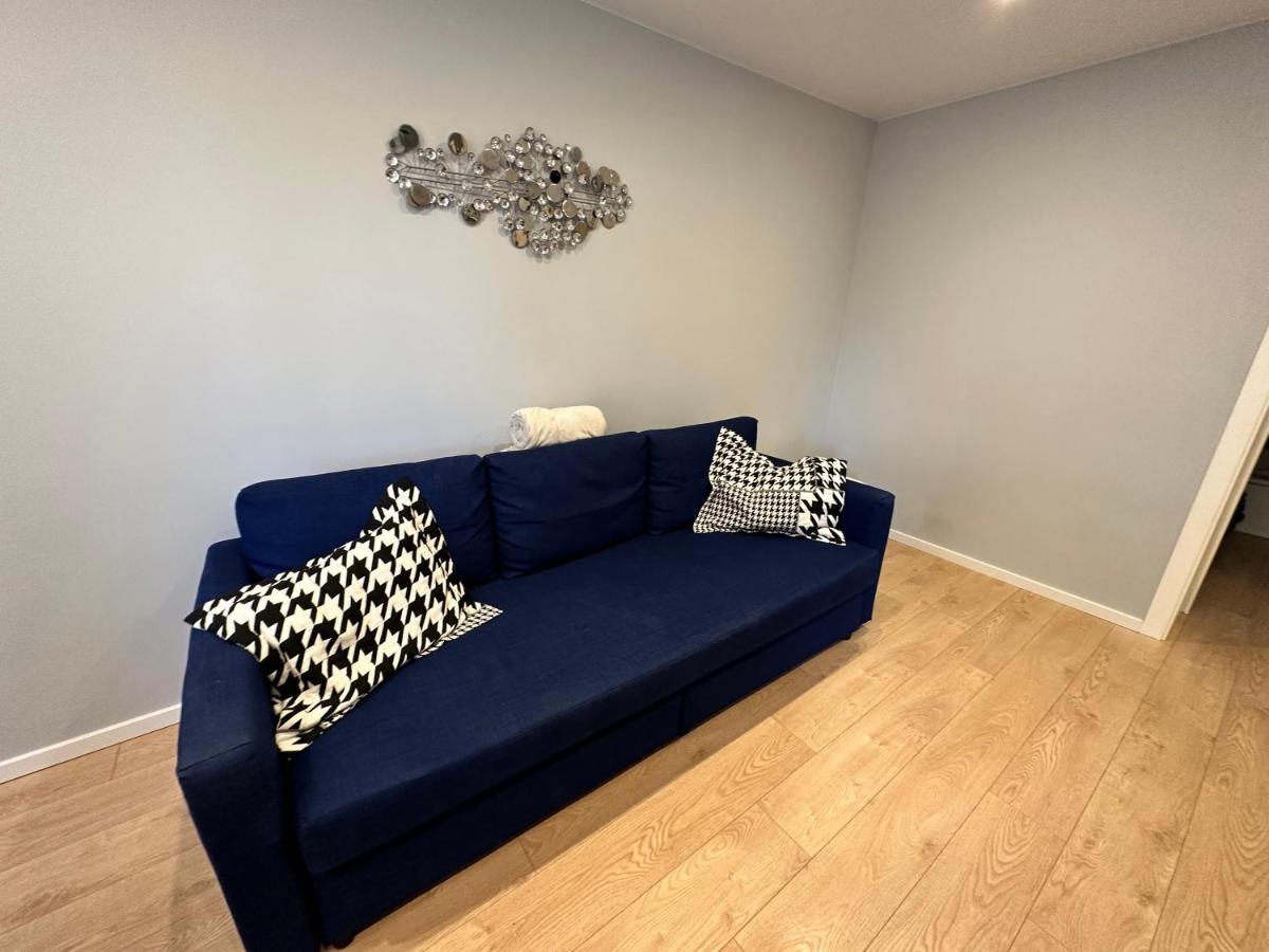 Parkside Escape: Stylish 1-Br Lägenhet Riga Exteriör bild