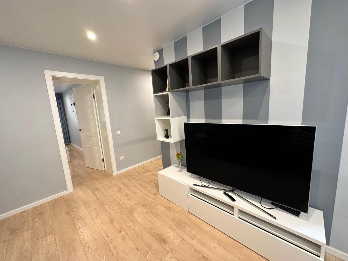 Parkside Escape: Stylish 1-Br Lägenhet Riga Exteriör bild