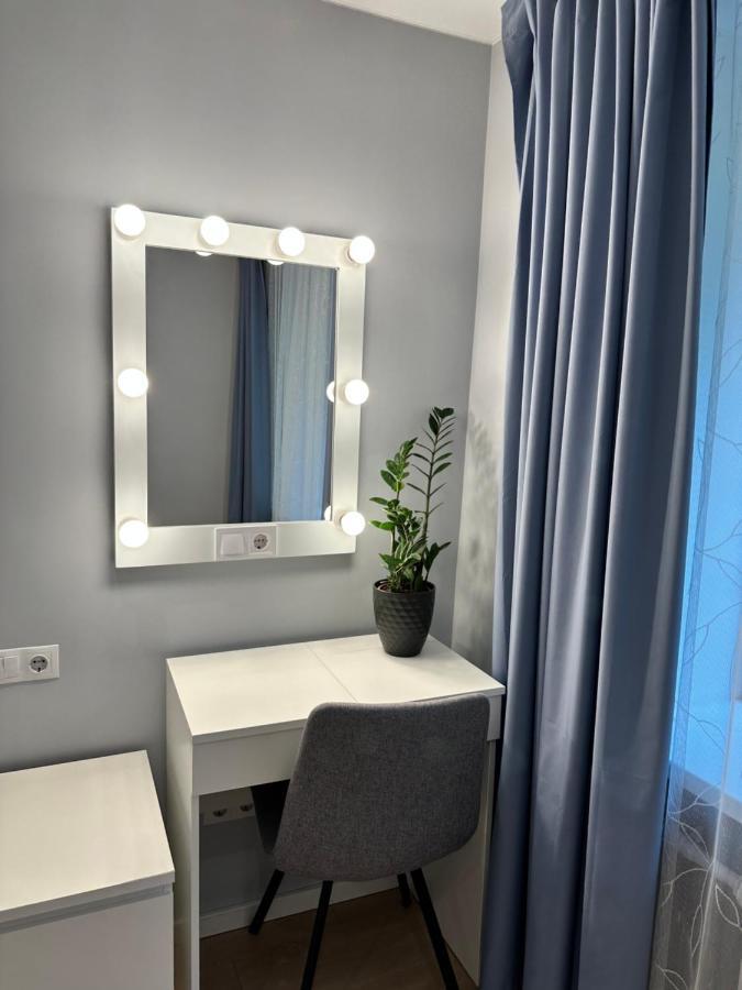 Parkside Escape: Stylish 1-Br Lägenhet Riga Exteriör bild
