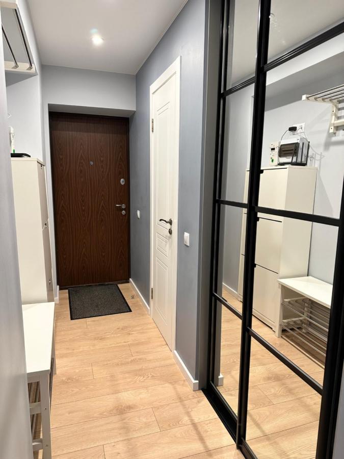 Parkside Escape: Stylish 1-Br Lägenhet Riga Exteriör bild