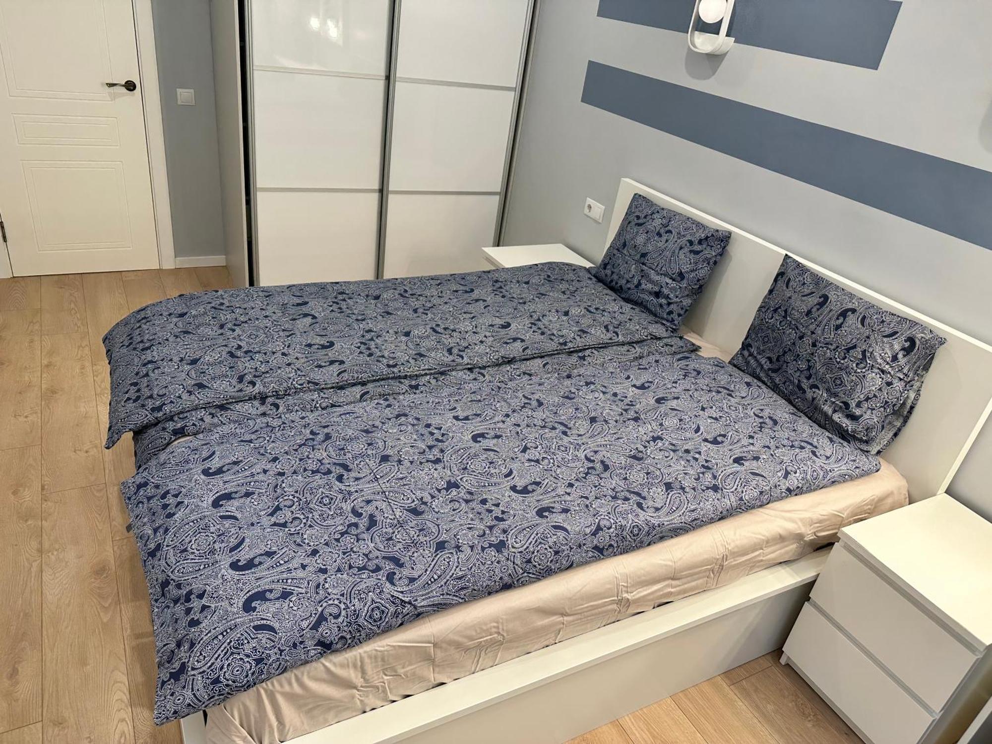 Parkside Escape: Stylish 1-Br Lägenhet Riga Exteriör bild